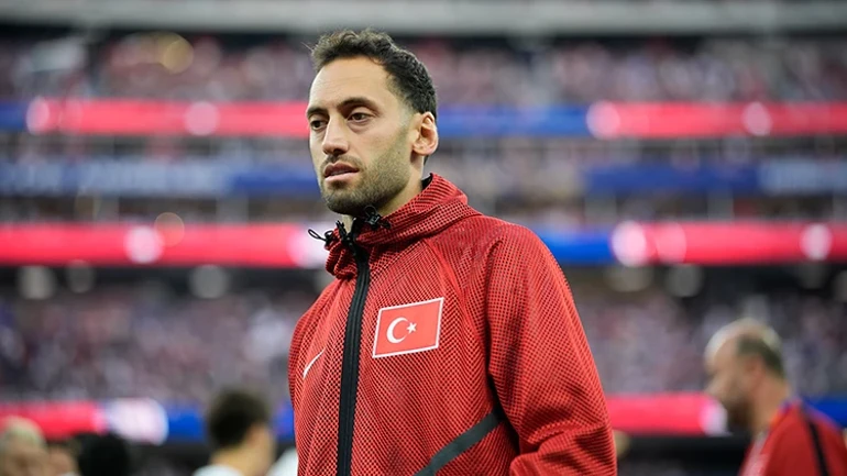 Hakan Çalhanoğlu'dan transfer açıklaması!