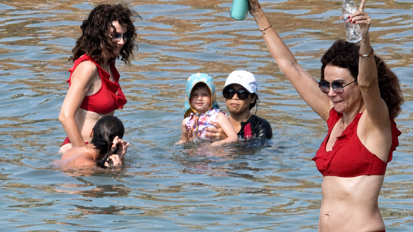 Plajda dans neşesi hakkında ikinci haber görseli