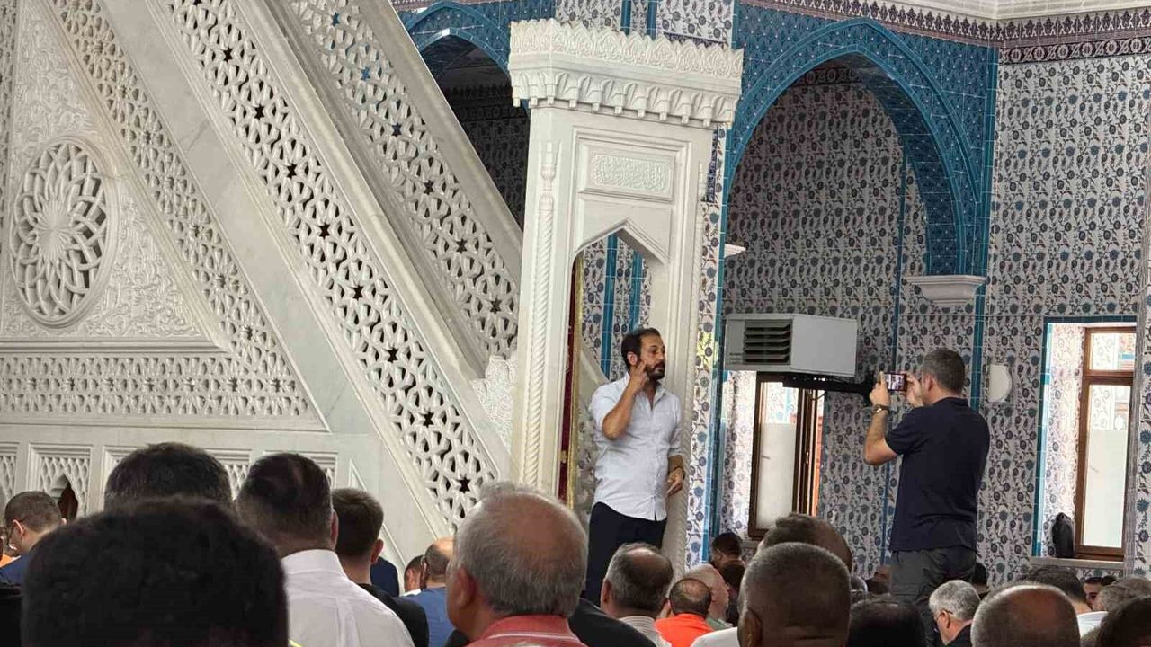 Iğdır'da Cuma Hutbesi İşaret Diliyle Eş Zamanlı Çevrildi