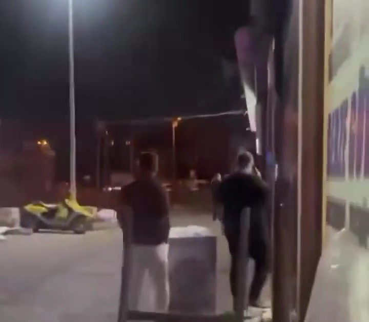 İstanbul Sultanbeyli’de IŞİD bağlantısı olduğu ve eylem hazırlığında olduğu tespit edilen şüpheli şahsa yönelik operasyondan görüntüler.