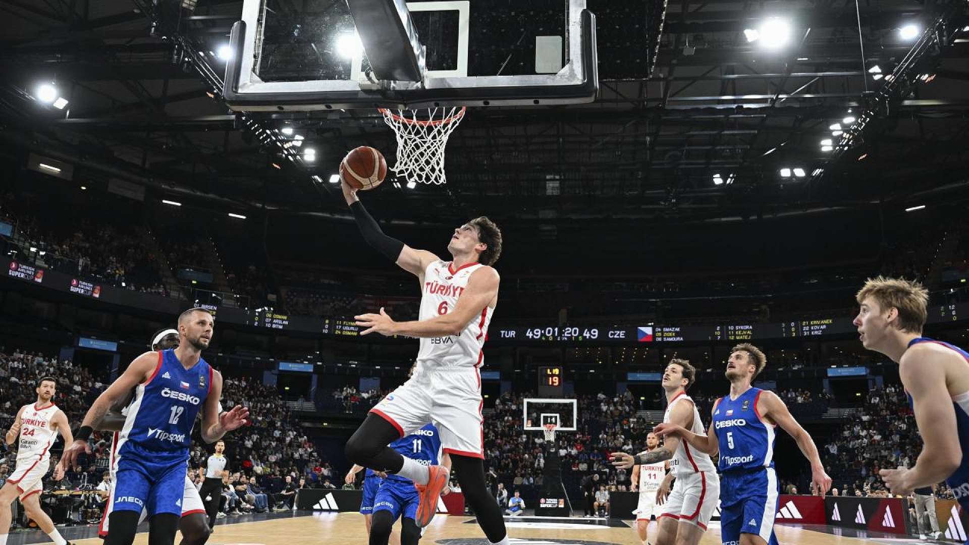 Çekya'yı devirdik! 12 Dev Adam, Supercup'ta üçüncü
