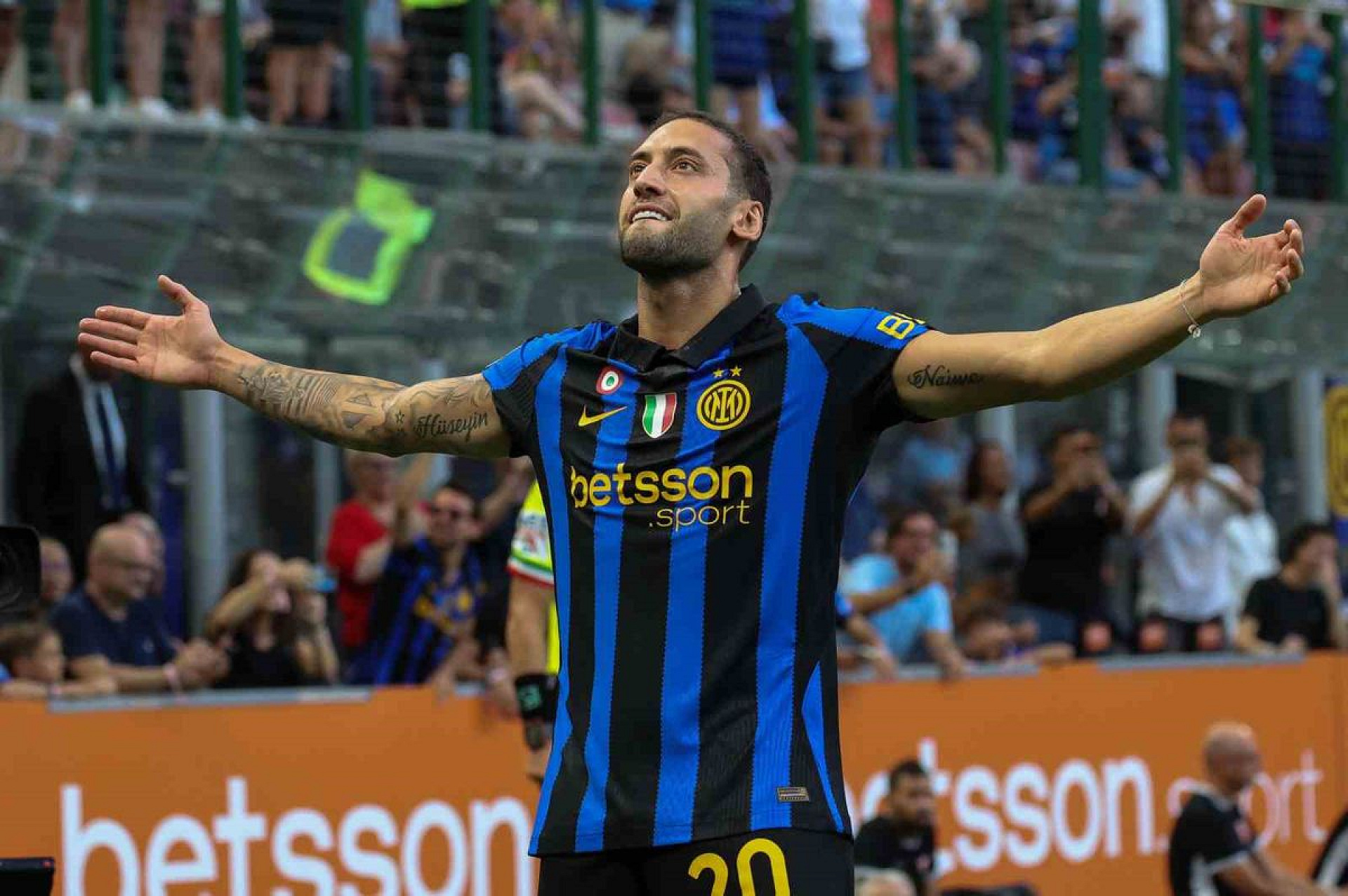 Hakan Çalhanoğlu'nun golüyle Inter, Monza'yı 4-1 yendi