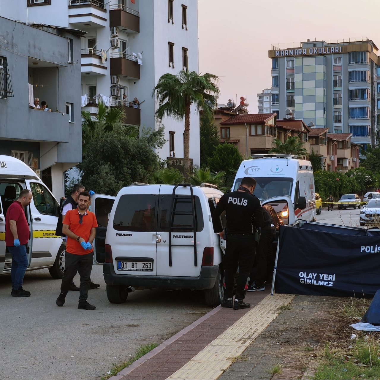 Sözlü tartışma katliama dönüştü: Baba ve oğlu öldü, anne yaralı hakkında ikinci haber görseli