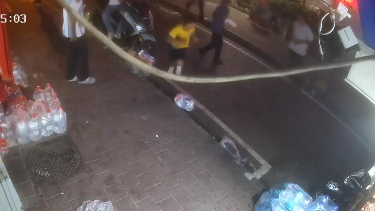 Kavgayı ayırmaya çalışan midyecinin kız kardeşini bıçakladı hakkında ikinci haber görseli
