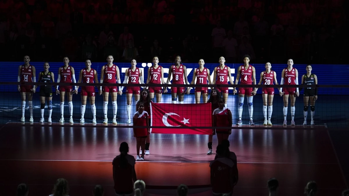 Filenin Sultanları, Polonya'ya 3-2 yenildi