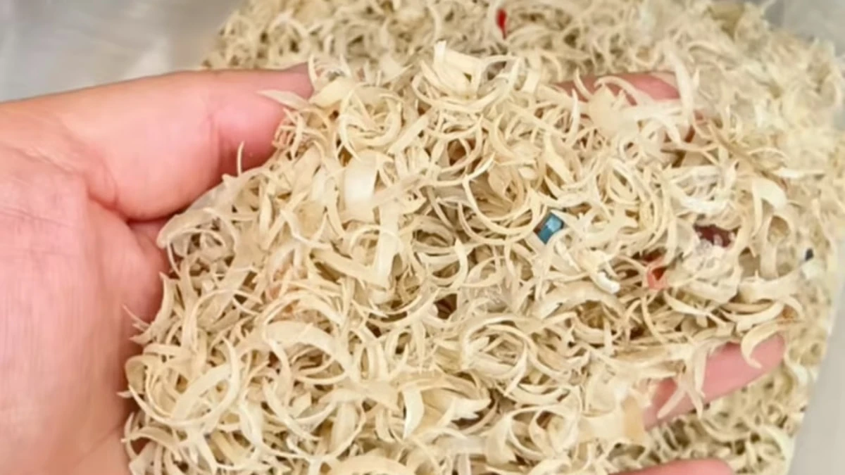 Kestiği tırnakları biriktirdi, ticarete çevirdi: Kiloyla satıyor