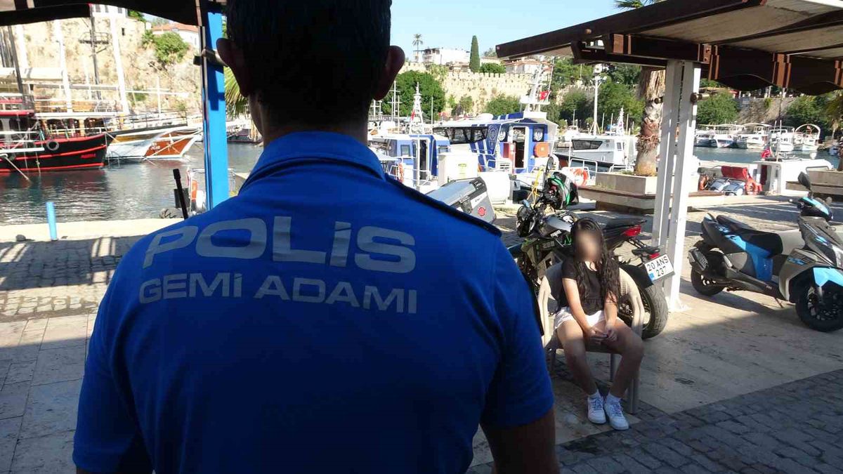 Antalya'da Mahsur Kalan Genç Kız Kurtarıldı